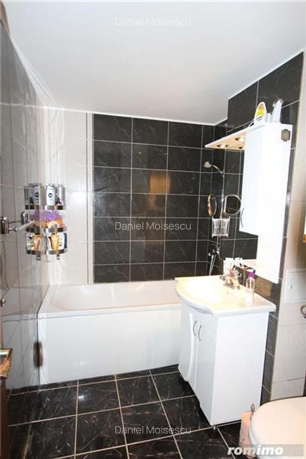 Decomandat cu 2 bai, modelul cel mai mare - 4