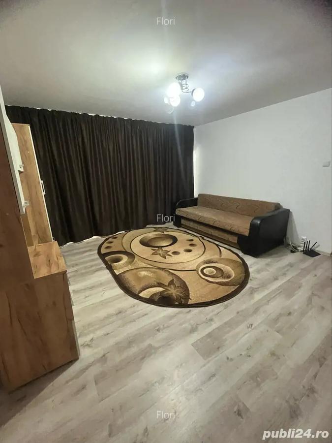 Vand apartament cu 2 camere, zona Pod - 1