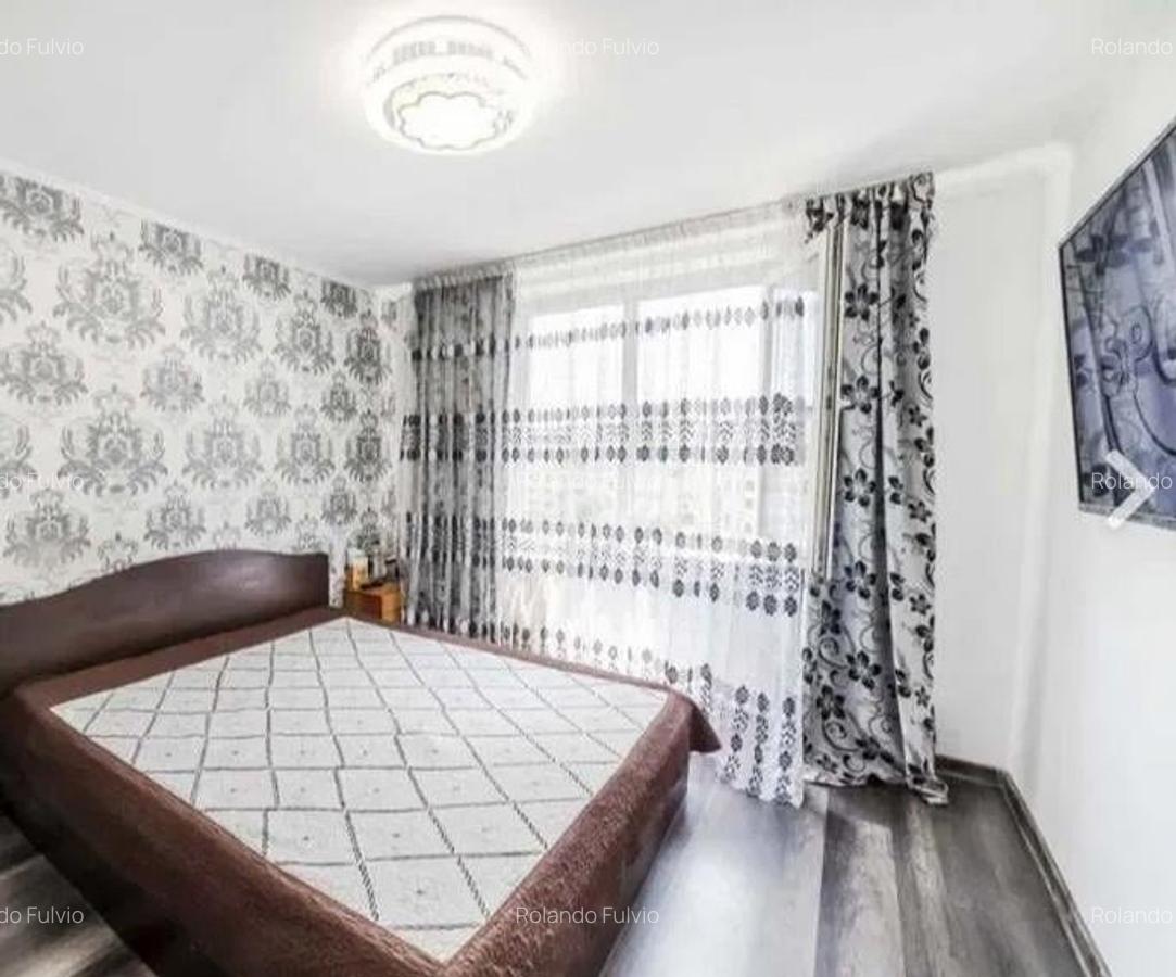Apartament cu 4 camere semidecomandat în Tei - 3