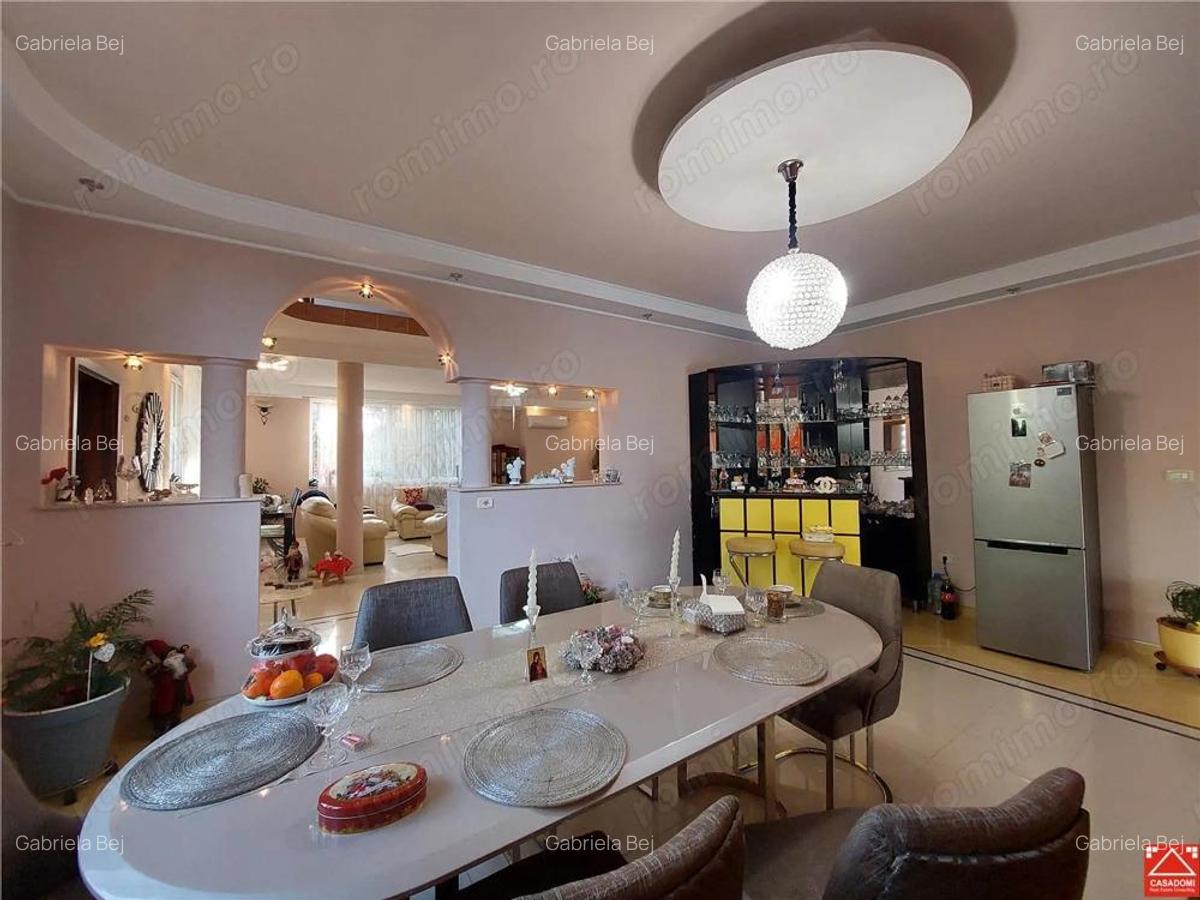 Casa mare pentru 2 familii sau pentru afacere - 1