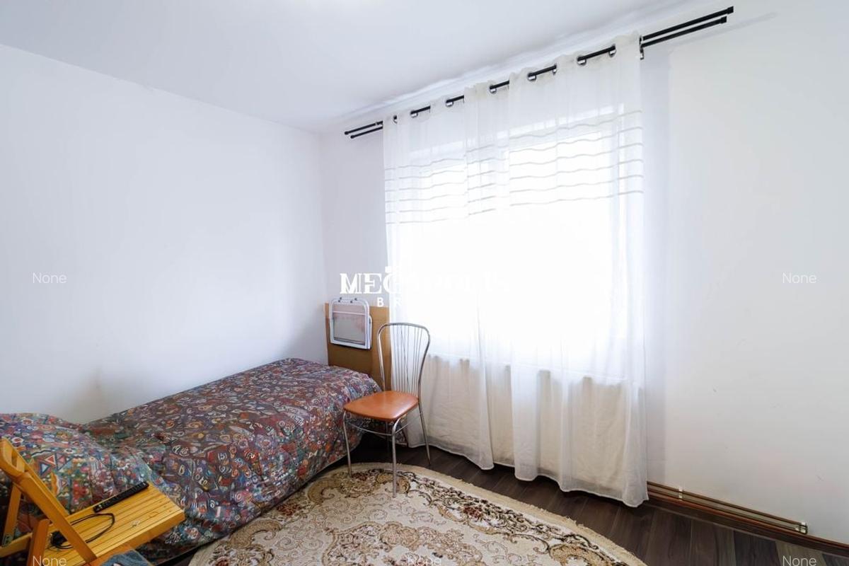 Vând apartament 2 camere Decomandat  Tractorul - 4