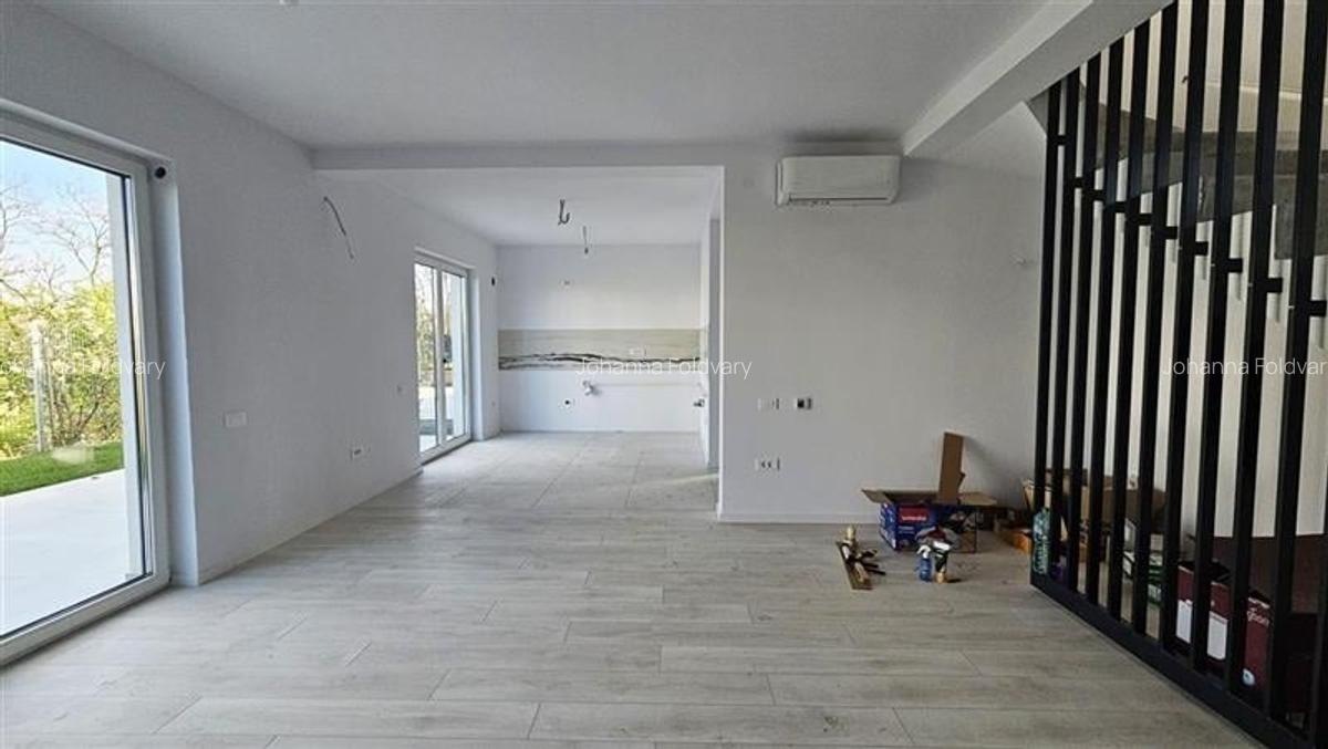 Casă cu 5 camere în Central - 2