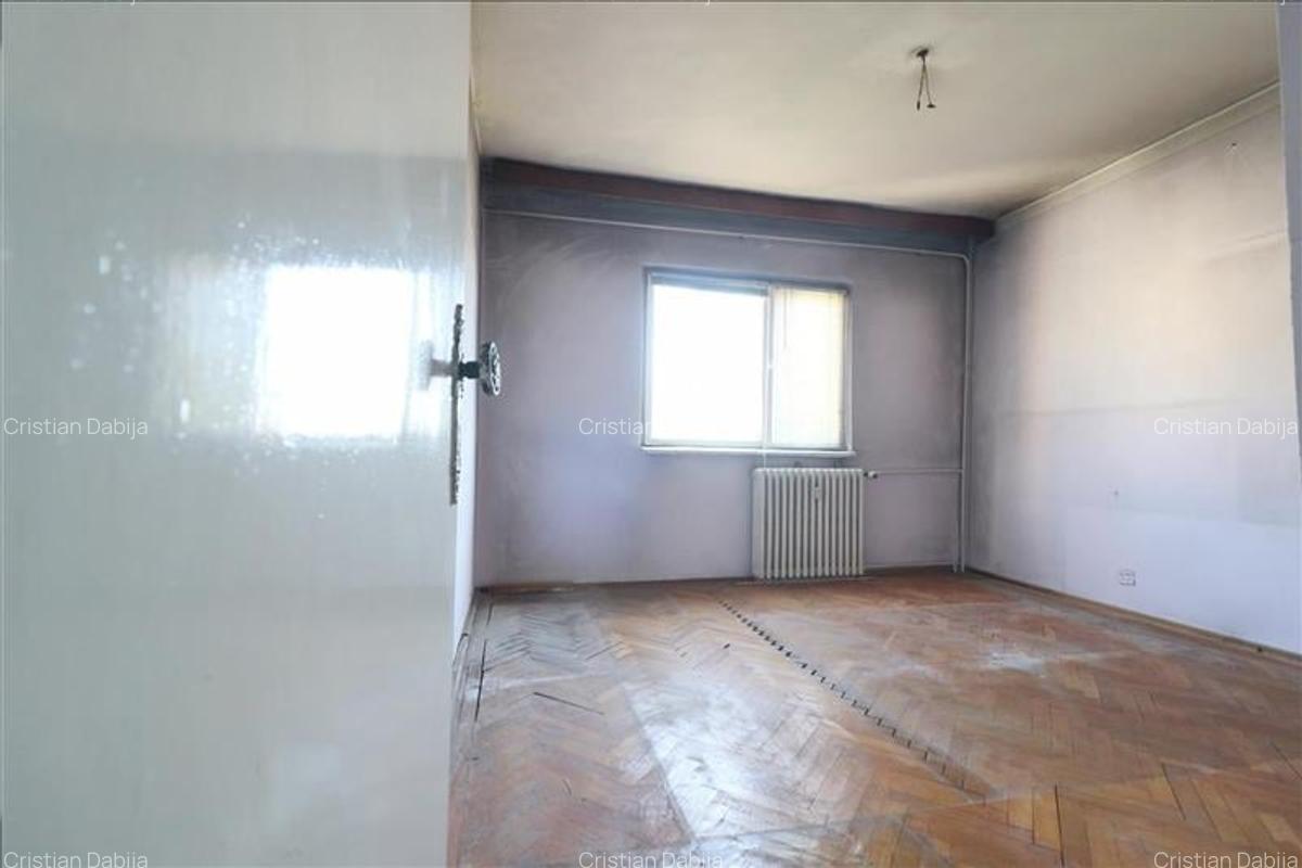 Apartament cu 3 camere, 2 bai, UMF CENTRU, decomandat, bloc din 1980 - 5