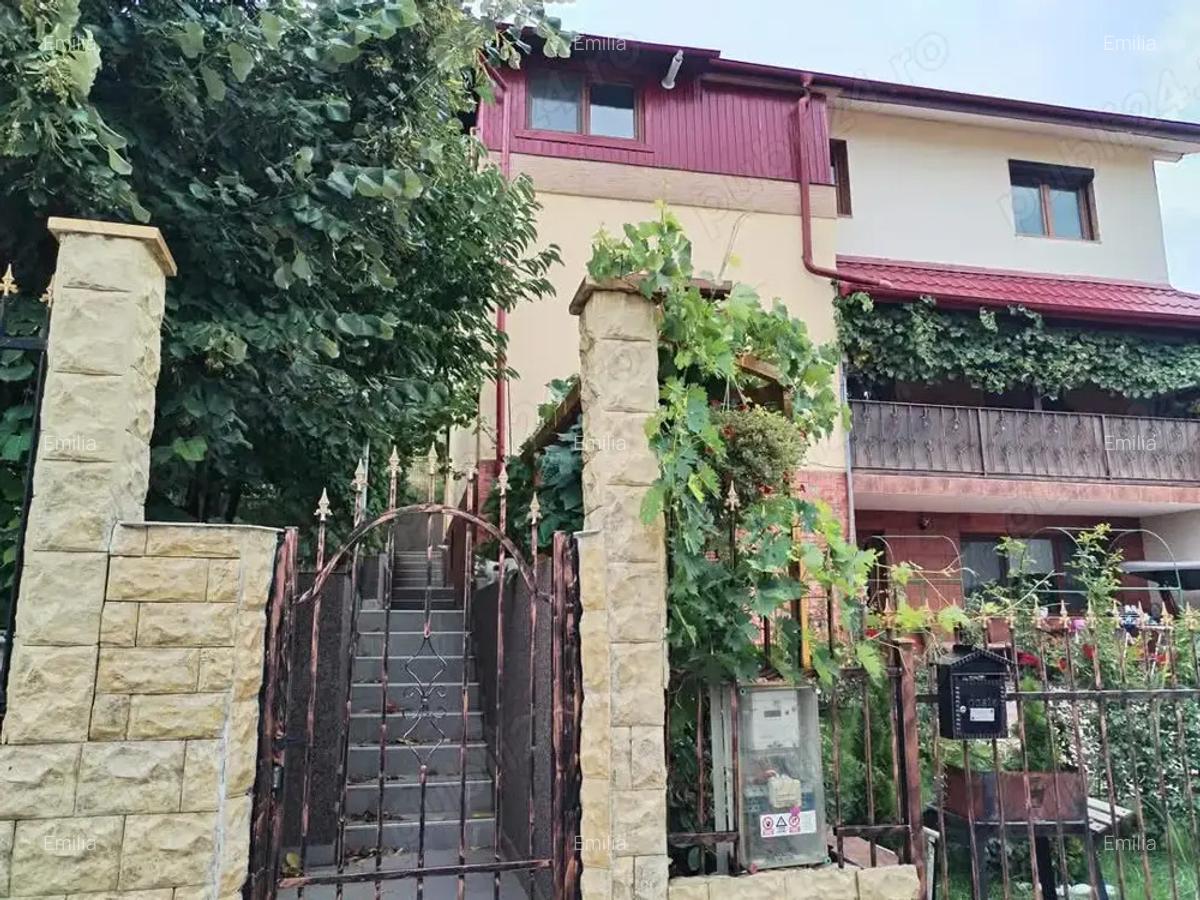 Apartament in vila, 3 camere, etaj, intrare separata, Bucium - 1