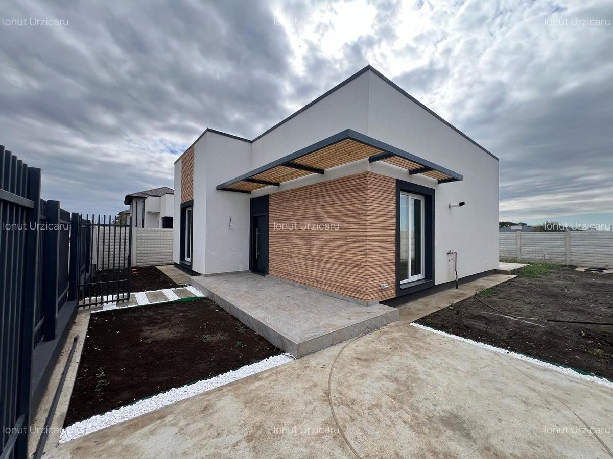 Casa de vanzare cu 4 camere 2 bai teren 300 - 2