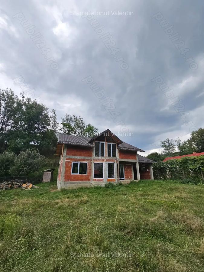 Casa noua la ro?u, 231mp, teren 1067mp, garaj - 1