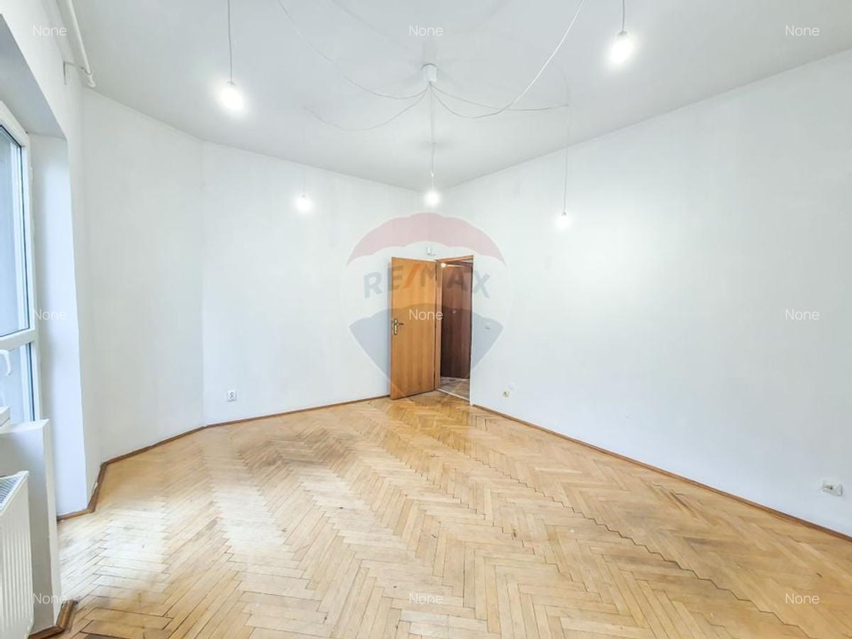 Apartament cu 4 camere de inchiriat, situat in zona Armenesca - 6