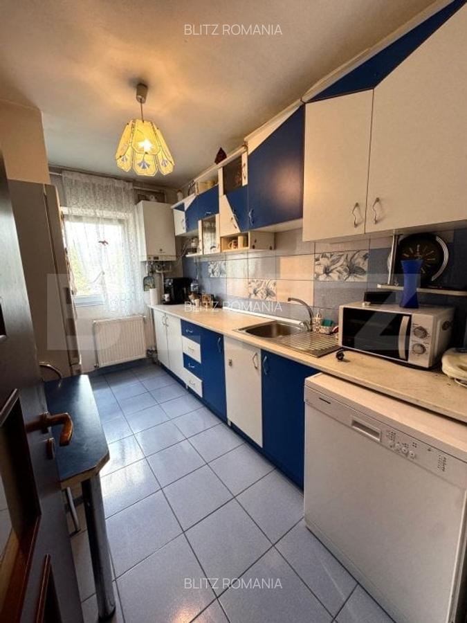 Apartament de vanzare, cu 4 camere, 70 mp, zona Astra - 6