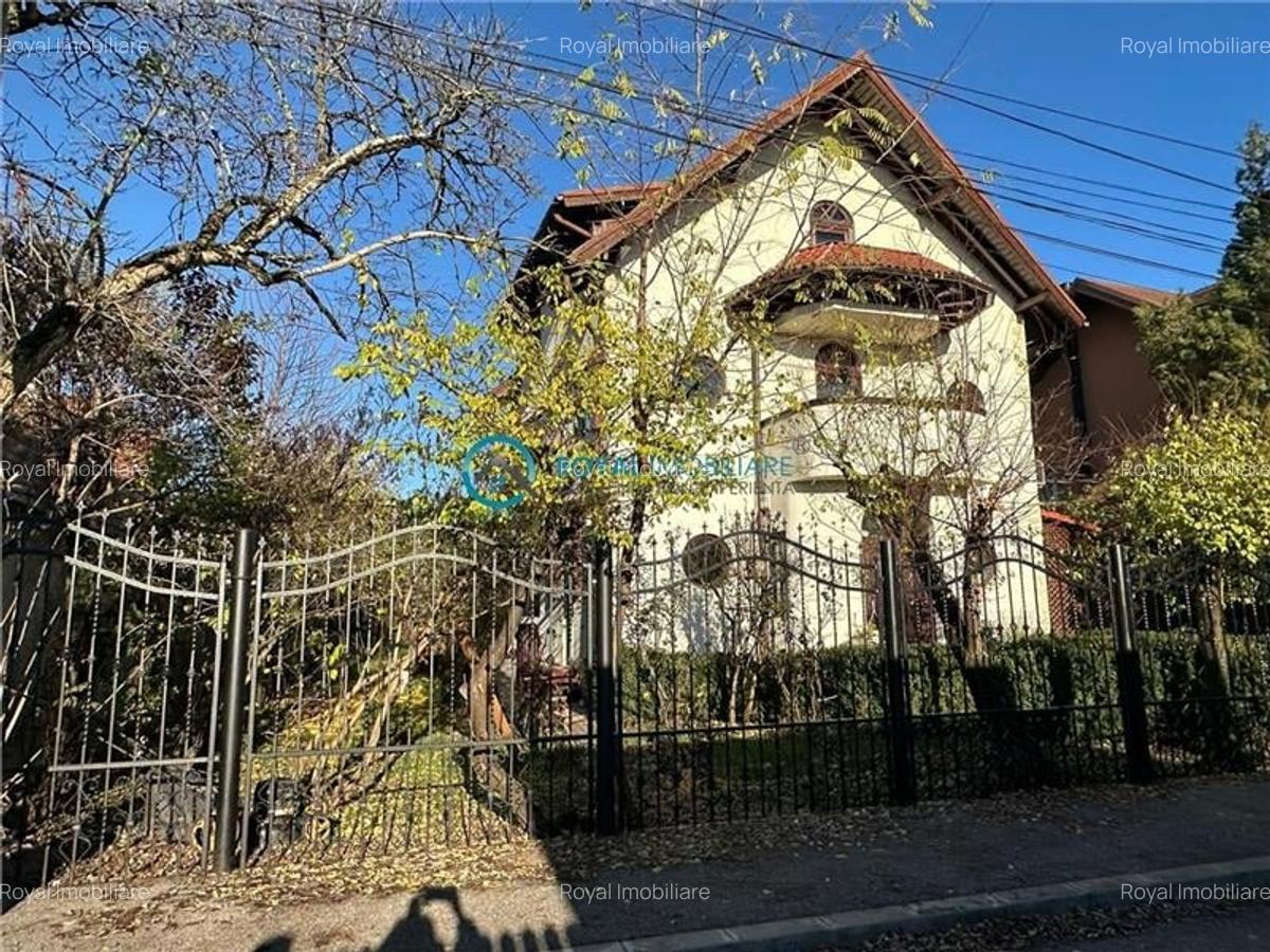 Royal Imobiliare - Vanzare Vila 5 camere , teren 800 mp,zona Sala Sporturilor - 1