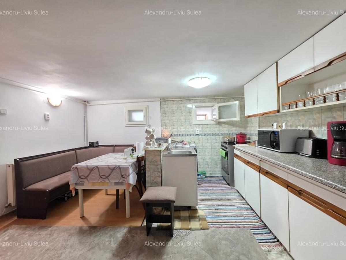 Casa cu trei camere, curte proprie, Podul Cretului, Schei - 5