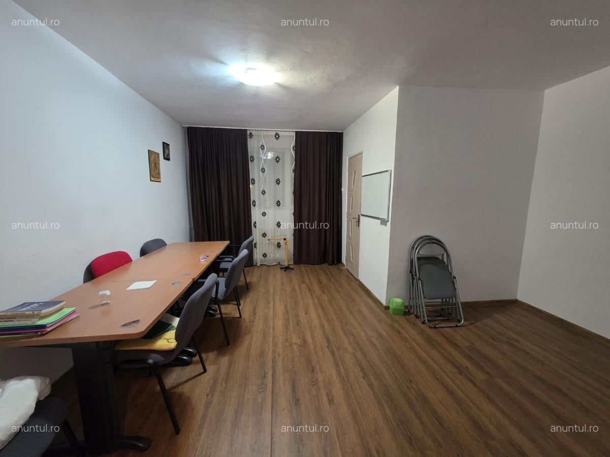 Jean Steriadi, 10 minute metrou 1 Decembrie 1918, stradal, scoala 82 - 1