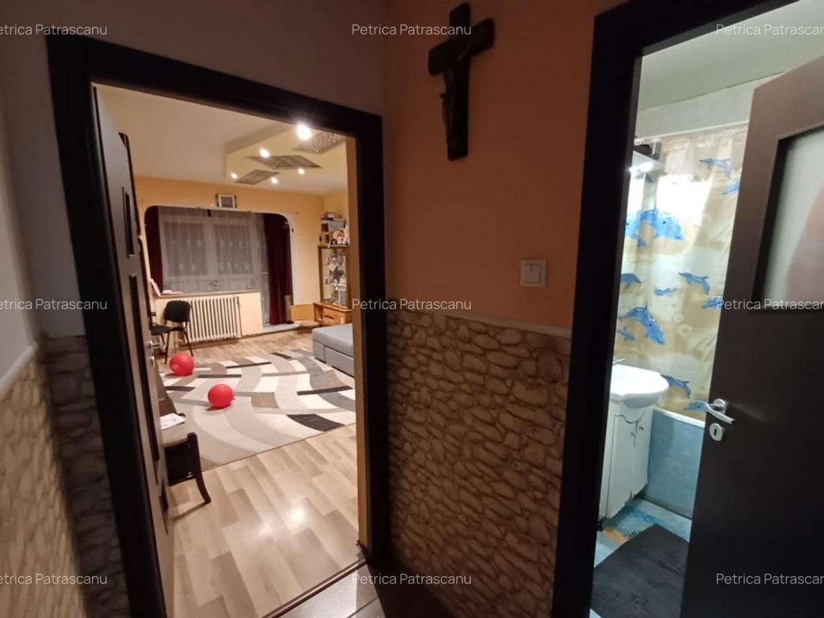 Apartament 3 camere si 2 bai, decomandat, zona Gara - 3