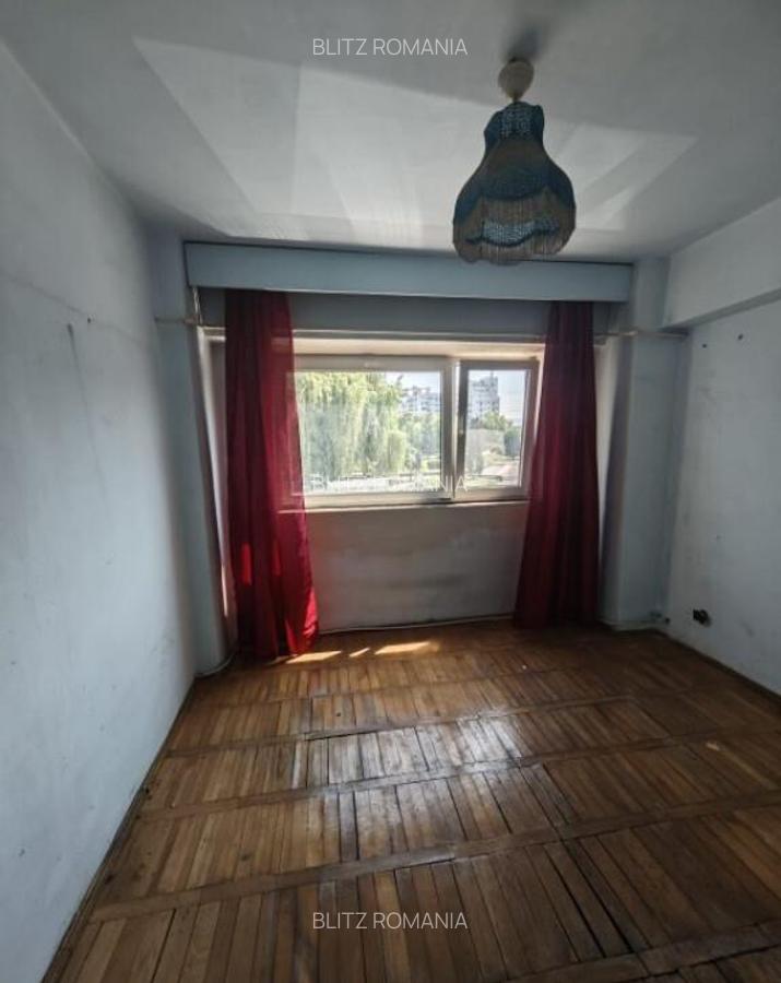 Apartament de vanzare, cu 3 camere spa?ios, etaj 1, zona P - 3