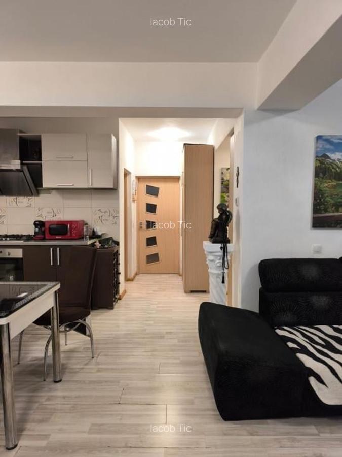 Apartament cu 3 camere decomandat în Nufărul - 5