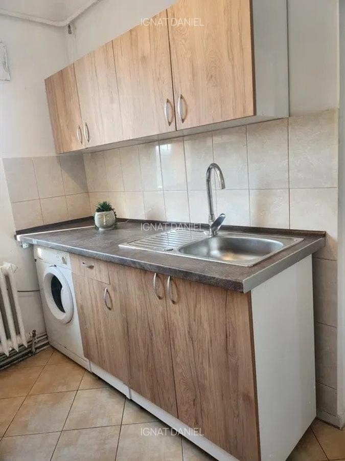 Apartament cu 2 camere, decomandat, etajul 3/4, zona Podu Ros - 6