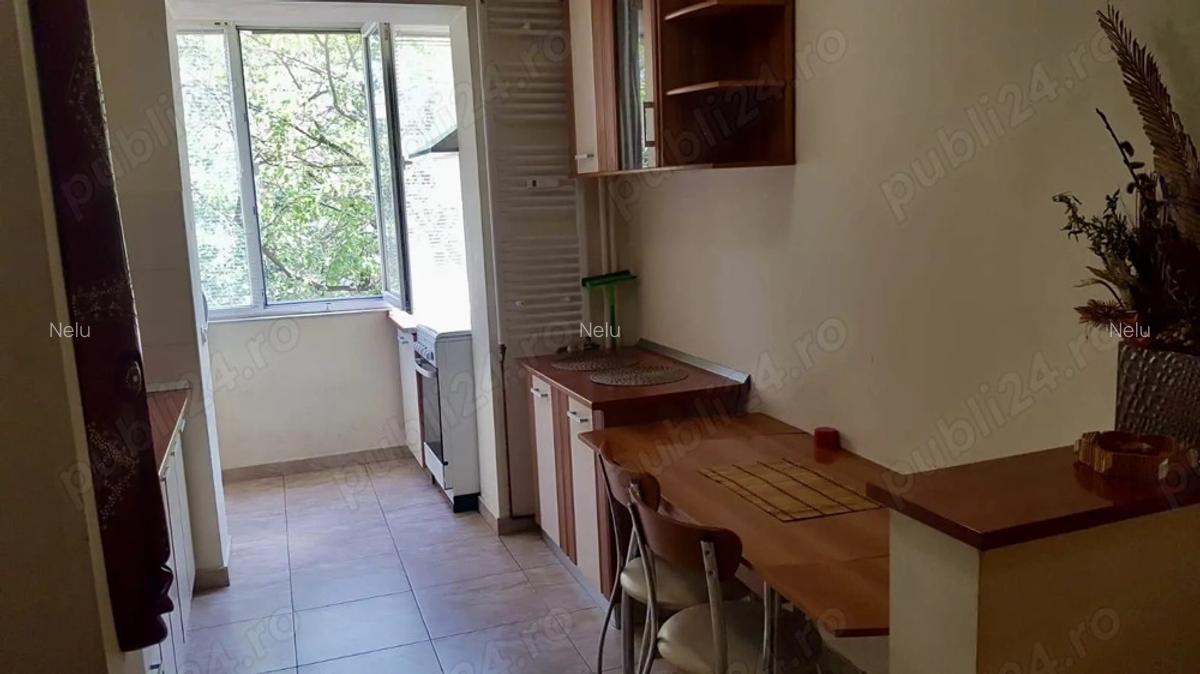 Vand apartament 3 cam etaj 1 pe BLD DECEBAL - 6