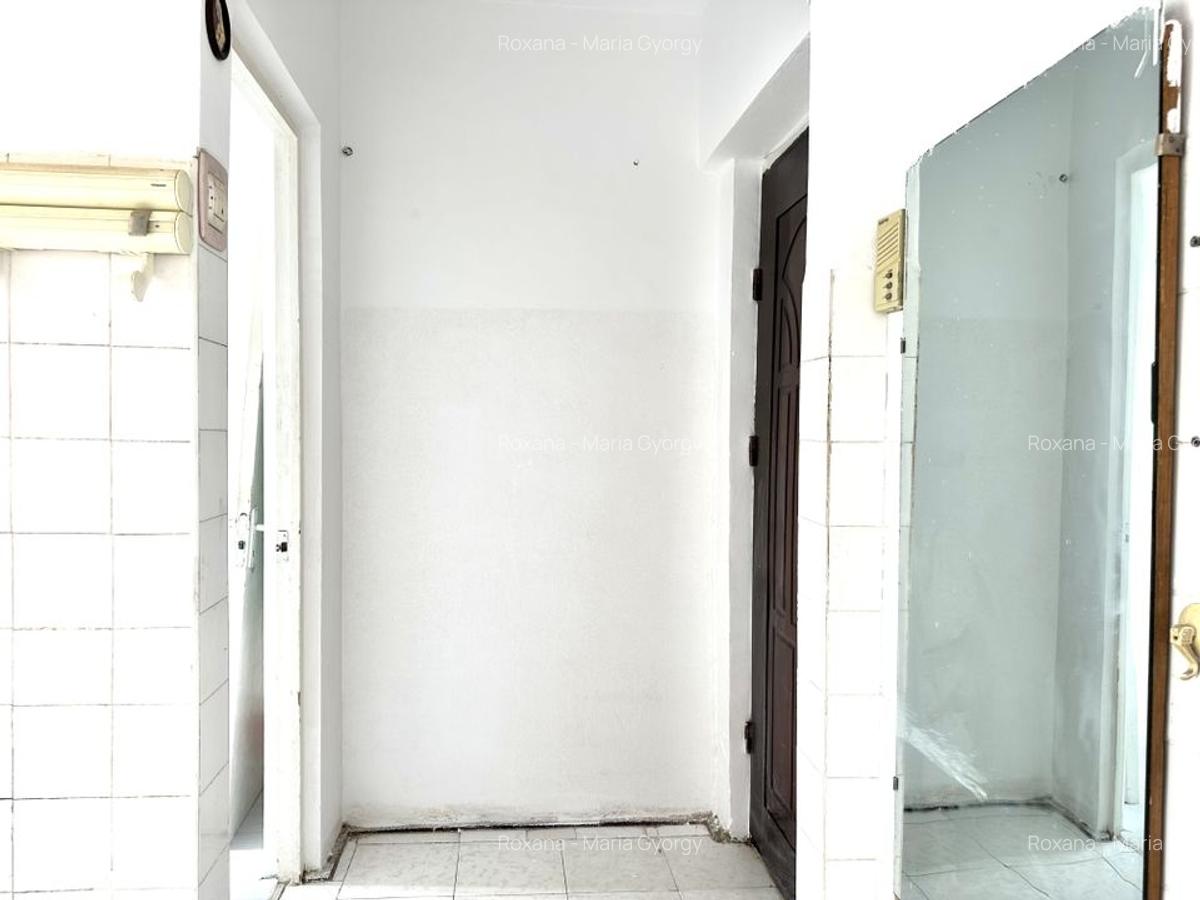 Apartament de vânzare 3 camere, zona Florilor - 8