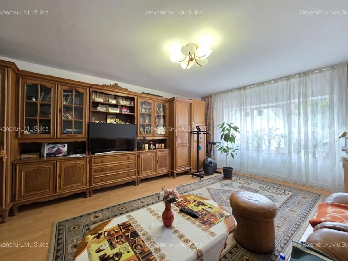 Casa cu trei camere, curte proprie, Podul Cretului, Schei - 3