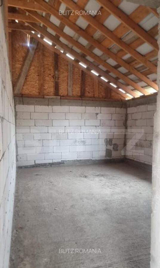 CASA LA ROSU CU TEREN - 9