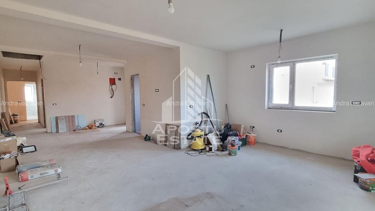 Jumatate de duplex pe parter cu 3 camere si 2 bai, Sag - 1