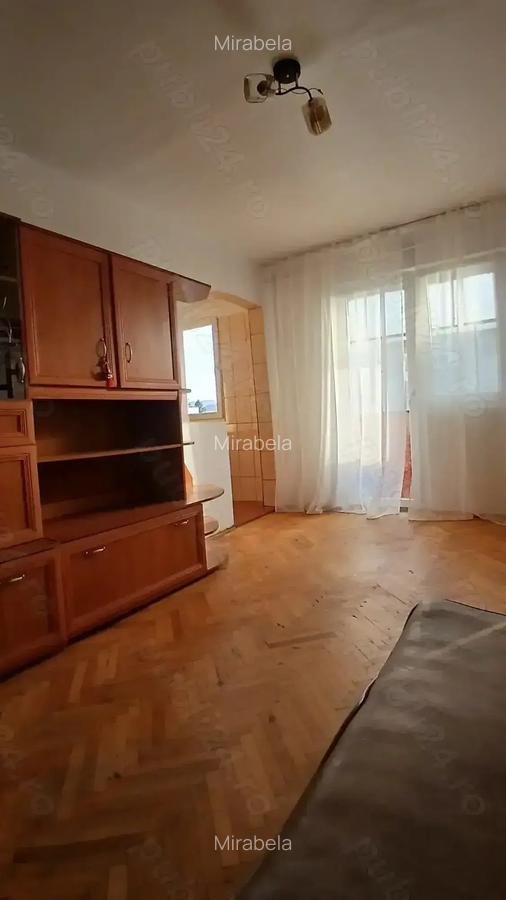 Vand apartament pe Tarinei .Caransebes - 2