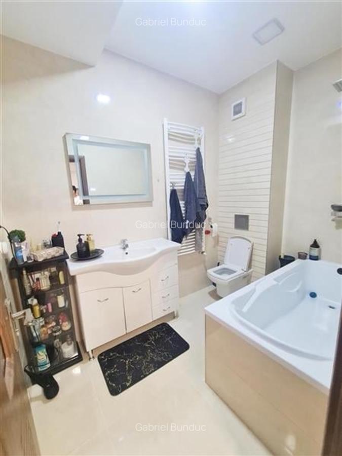 Apartament cu 3 camere decomandat, mobilat în Tractorul - 12