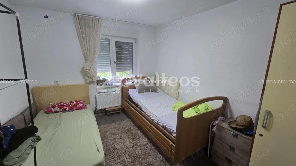 Resita, de vanzare casa, doua corpuri, teren 5800 mp, - 4 Resita, de vanzare casa, doua corpuri, teren 5800 mp, - 4
