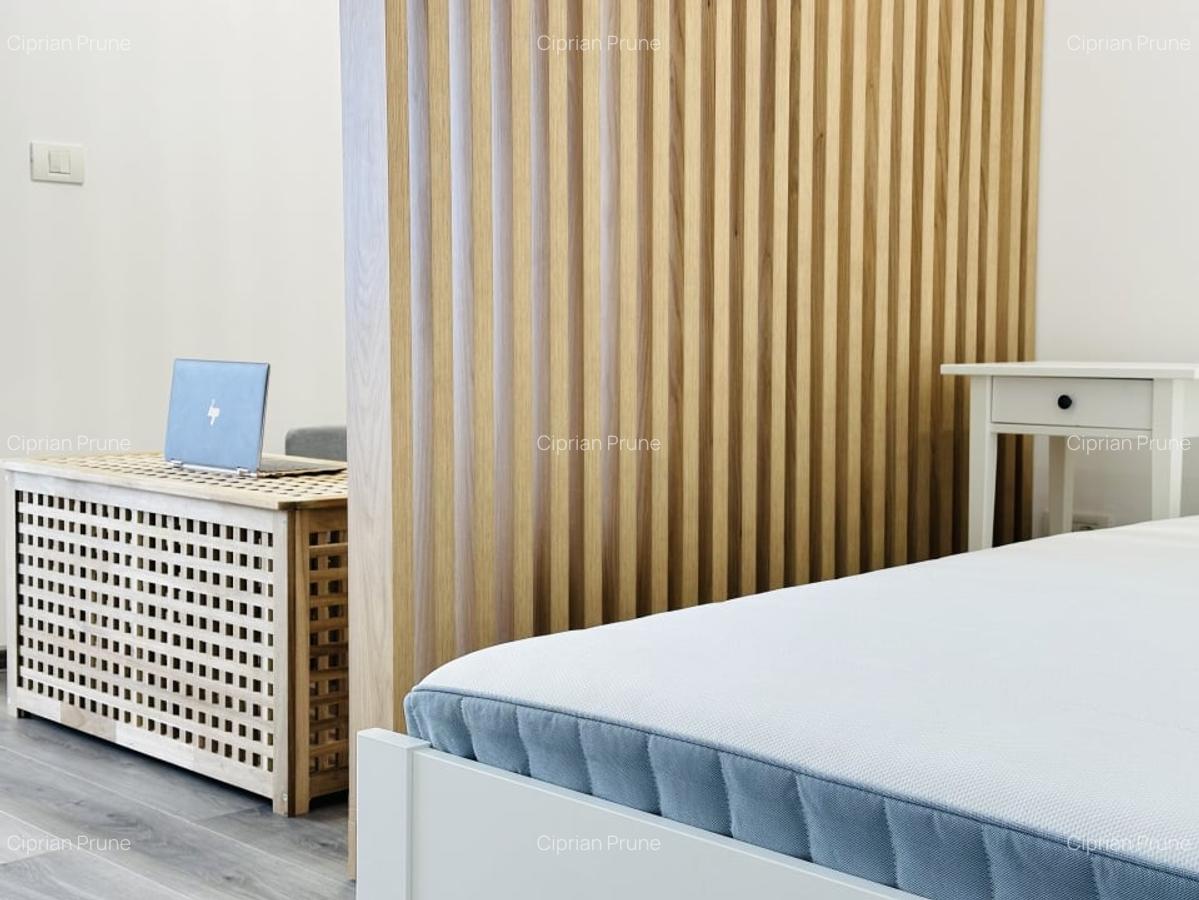 Prima inchiriere - Studio modern, vedere superba spre oras | Com 0% - 4