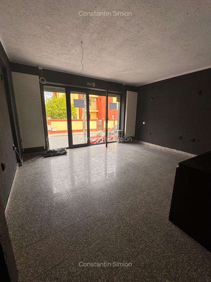 Spațiu comercial, 39 mp în Apărătorii Patriei - 2