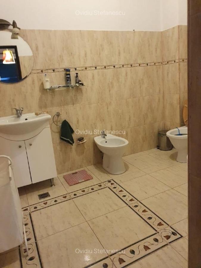 Apartament cu 3 camere decomandat în 1 Mai - 5