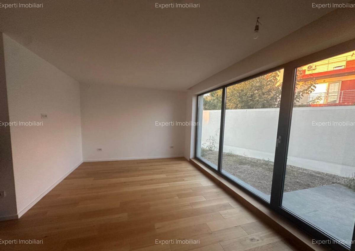 Vila deosebita de vanzare - zona Mamaia Nord pe malul laculu - 3