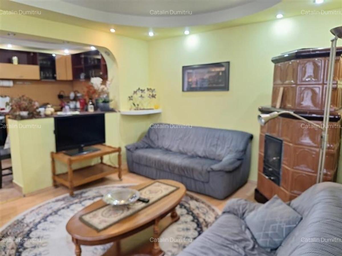 Casa Bartolomeu, pe doua nivele, stil deosebit, curte comuna - 8