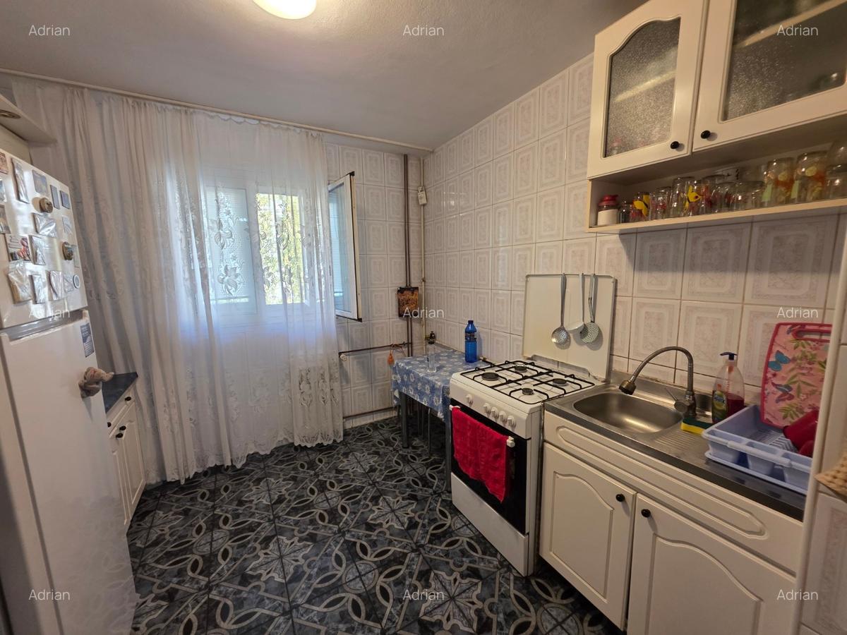 1 Decembrie 1918, 15 minute metrou, Auchan, bloc 1980, 2 gr sanitare, - 2