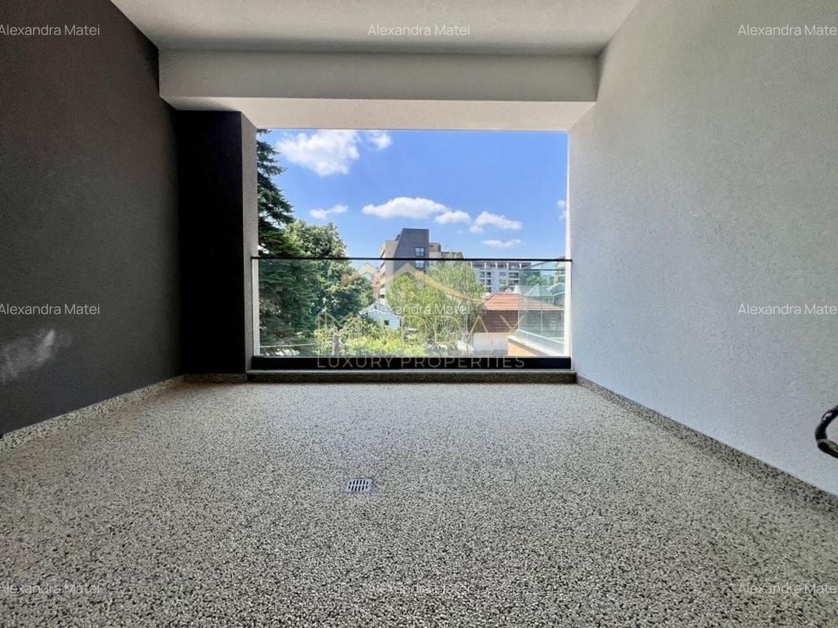 Apartament cu 3 camere decomandat, mobilat în Băneasa - 1