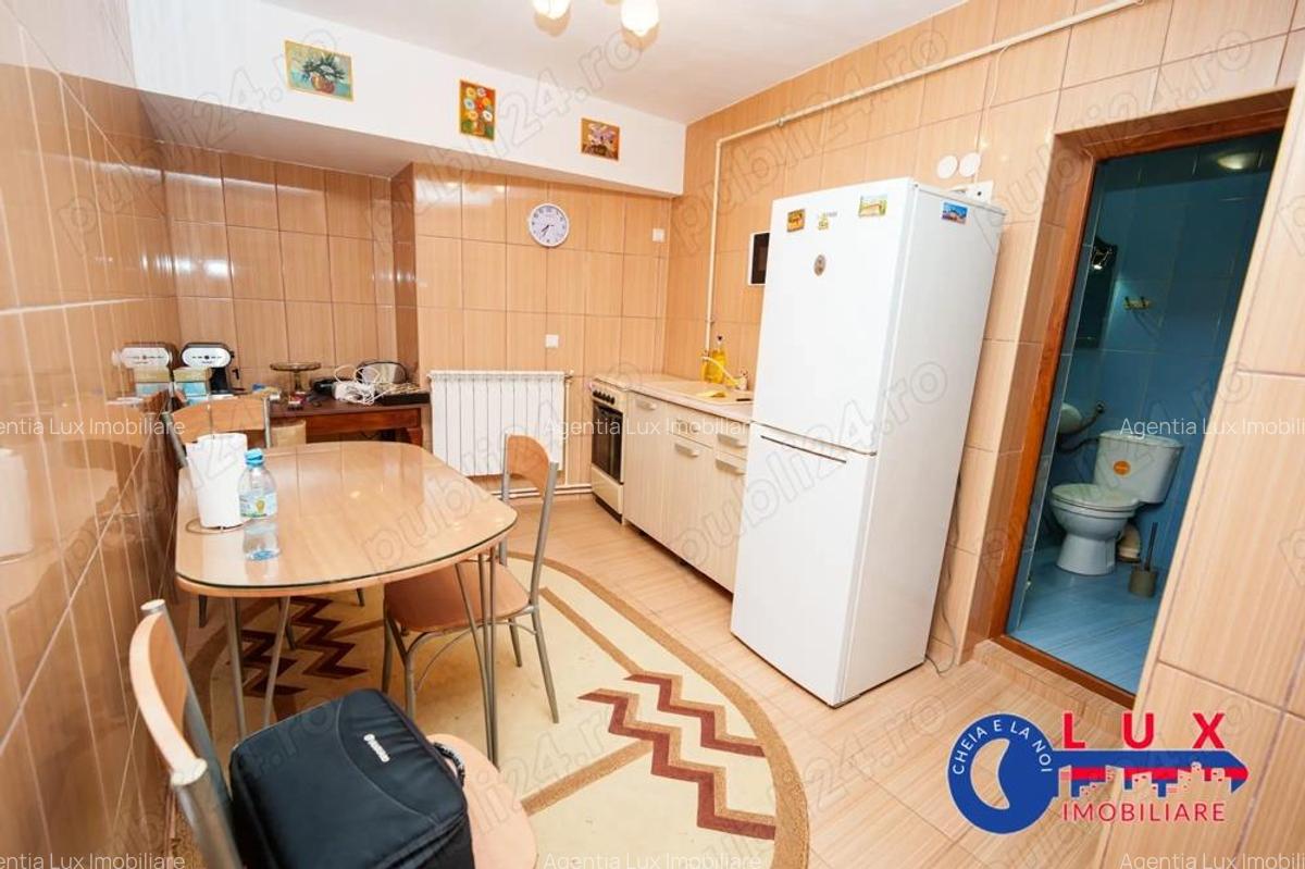 ID 6720 EXCLUSIVITATE CASA pe Strada Trandafirilor - 8