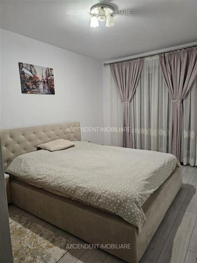 Apartament cu 3 camere decomandat în Tractorul - 4