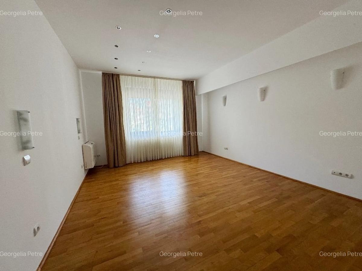 Apartament spatios cu terasa 20mp, garaj si boxa// Clucerului - 13