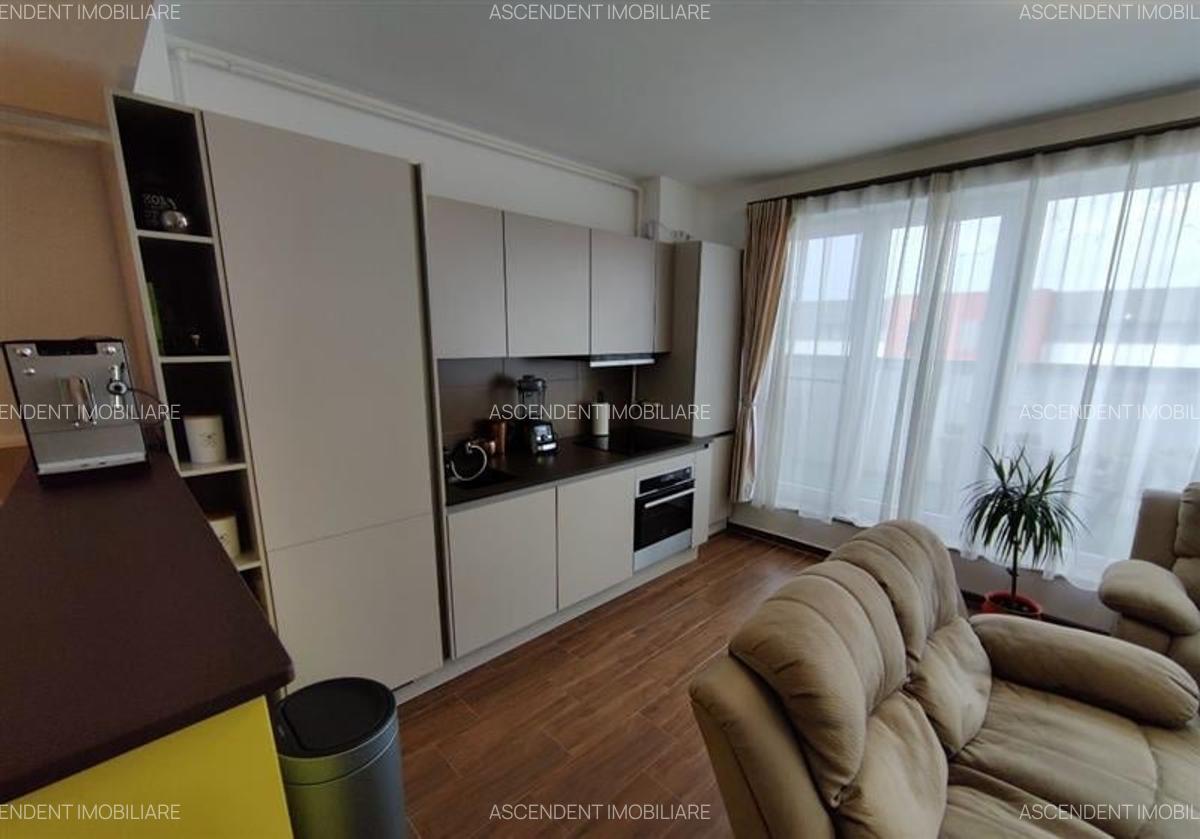 Apartament cu 3 camere decomandat în Tractorul - 18