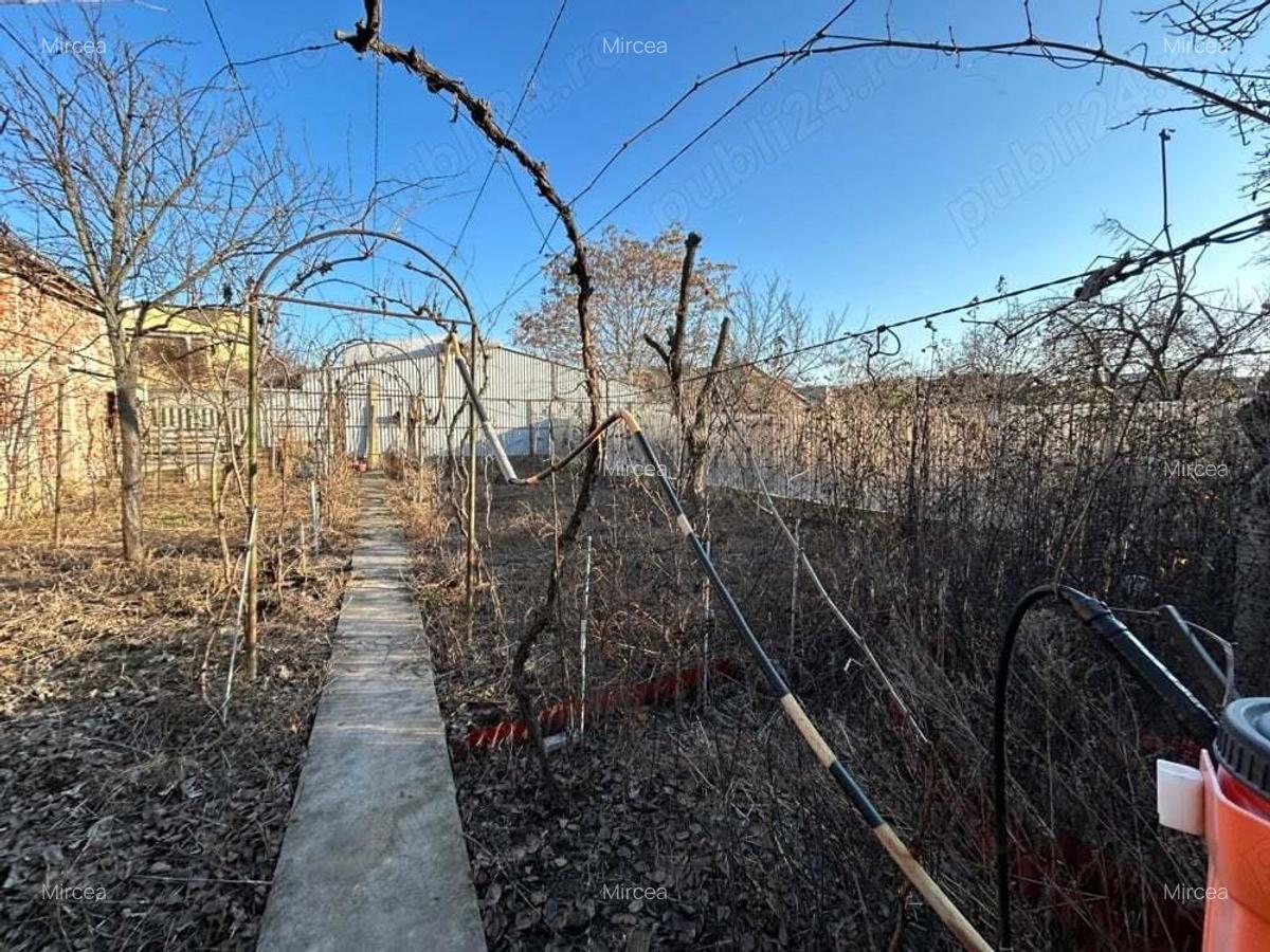 Vand casa mare din caramida,in Parneava,st.720 mp.locuibila imediat. - 4