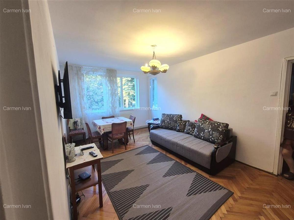 Apartament spatios 3 camere , etaj 1, Centrul Civic, B-dul Victoriei - 1