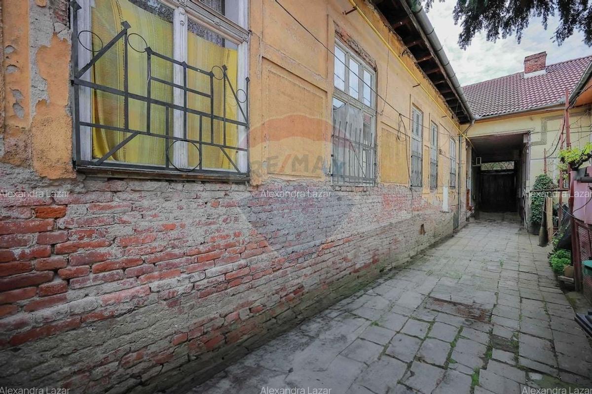 Casa de Vanzare cu 4 camere, Ultracentral - Cuza Voda - 14