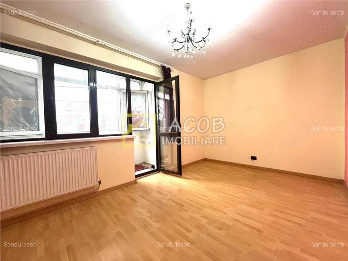 Apartament 3 camere decomandate, etaj 1, str. Narciselor 15, Bacau - 18