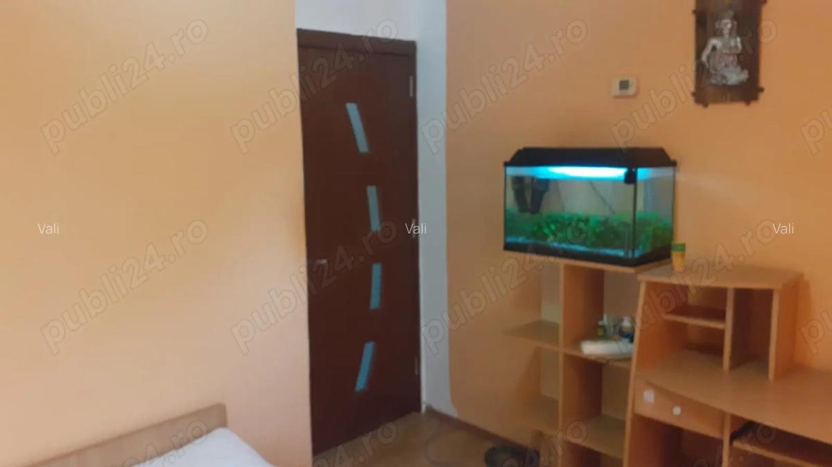 Particular ofer spre inchiriere ap 3 camere, str.Independentei - 6