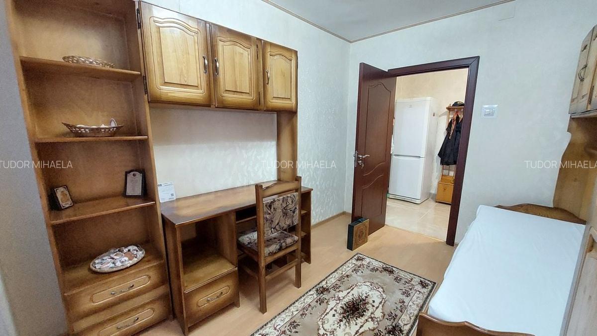 13 Seprembrie,Panduri, metrou Academia Militara la 800m - 17