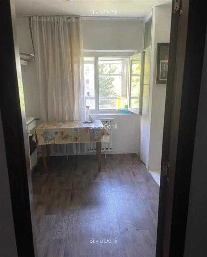 3 camere - decomandat - 13 septembrie -Parcul Sebastian - usor negociabil - 4