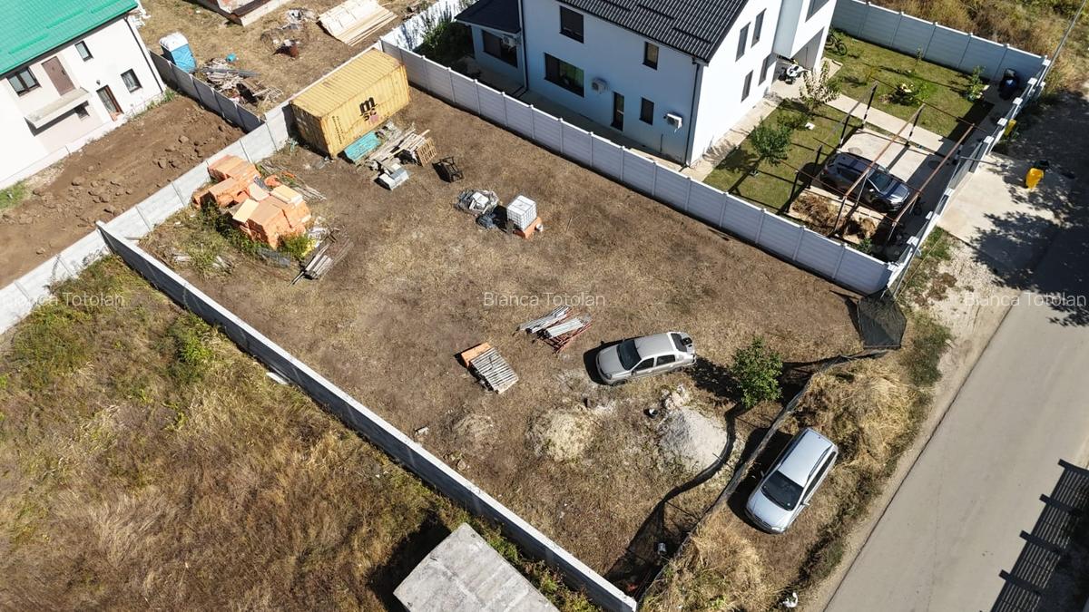 De vanzare teren Comuna Berceni - 600 mp - 75.000 € - 3