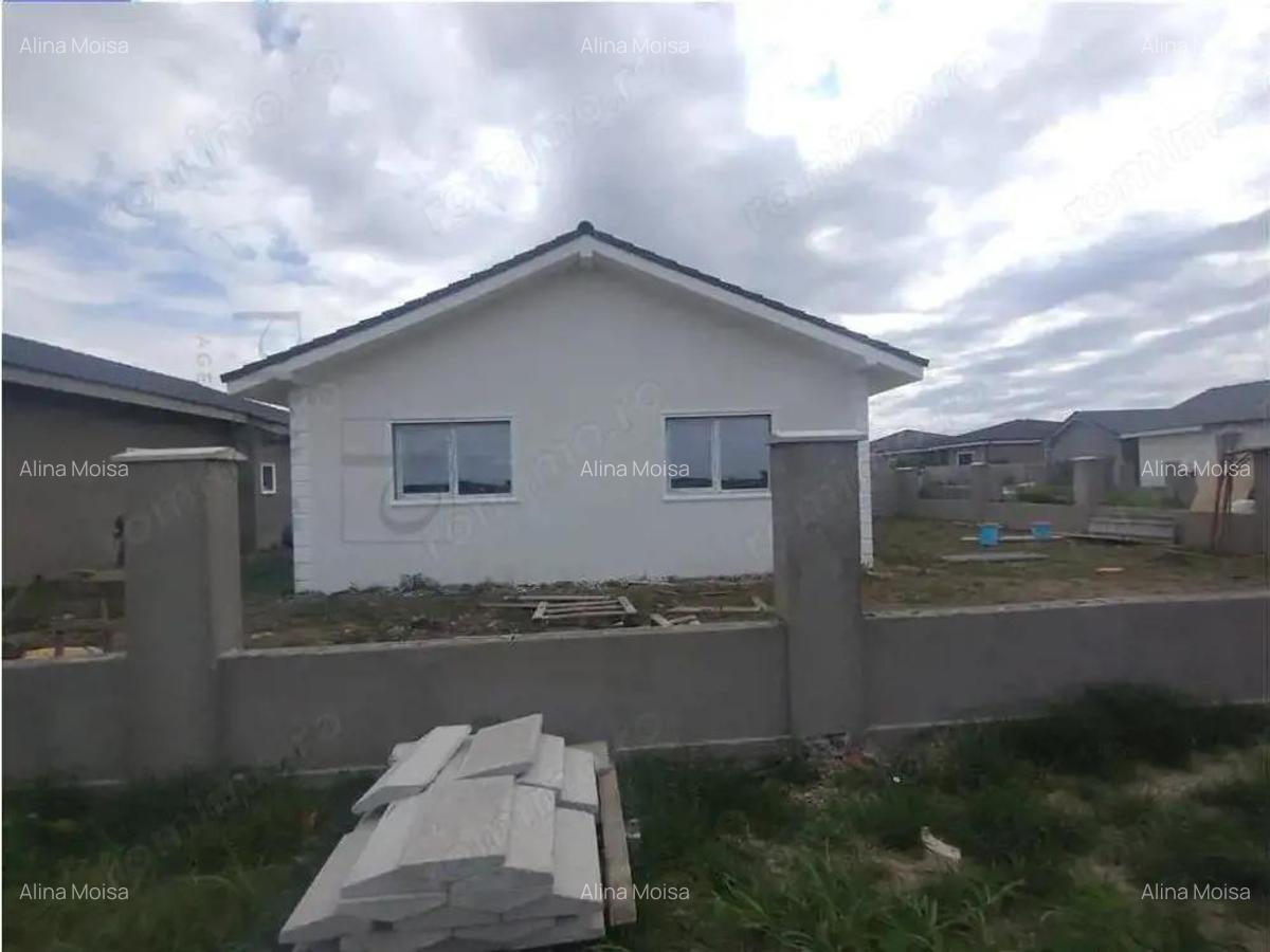 Duplex pe plan - 2 fronturi stradale - personalizare interioara - canalizare - 3
