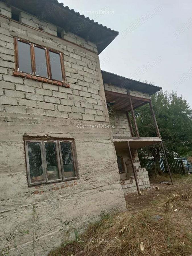 Vand casa ?i teren in Stroe?ti - 2