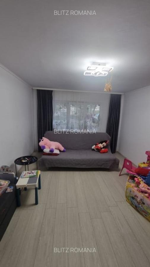 Apartament 3 camere, 64 mp utili, zona Rovine - 1