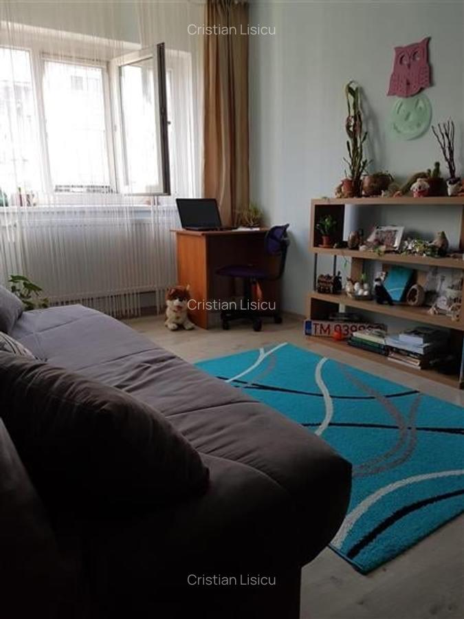 Apartament 3 camere,etaj 2, semidecomandat, renovat, zona ?mbovi?a - 8